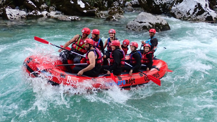 Heidar Headguide családi raft túrát vezet a Soča-folyón. Gyerekbarát, biztonságos rafting Bovecben.